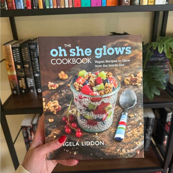 Oh She Glows Cookbook - Vegan Recipes - Picture 1 of 2